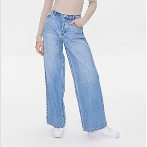 NWT FOREVER 21 Light Blue Relax Fit Jeans